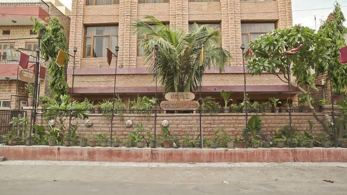 Oyo 9900 Hotel Pioneer Plaza Jodhpur  Bagian luar foto