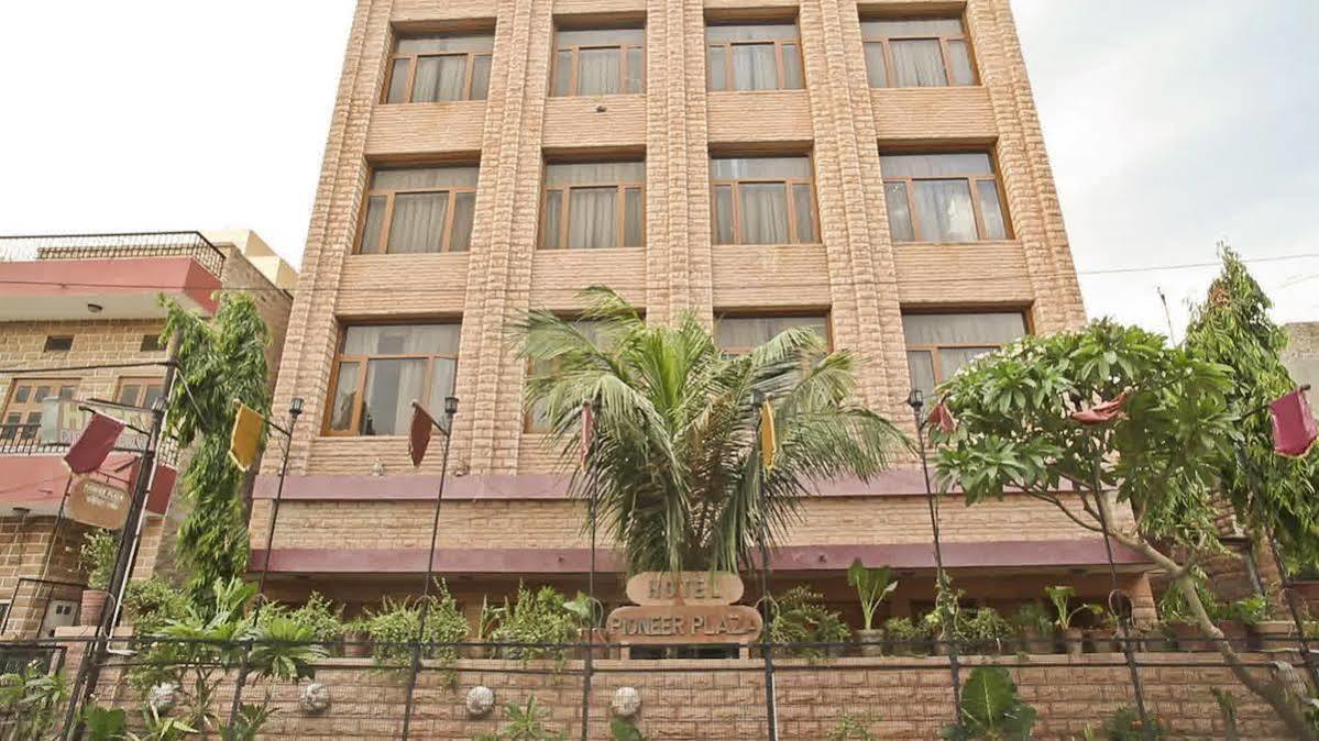 Oyo 9900 Hotel Pioneer Plaza Jodhpur  Bagian luar foto